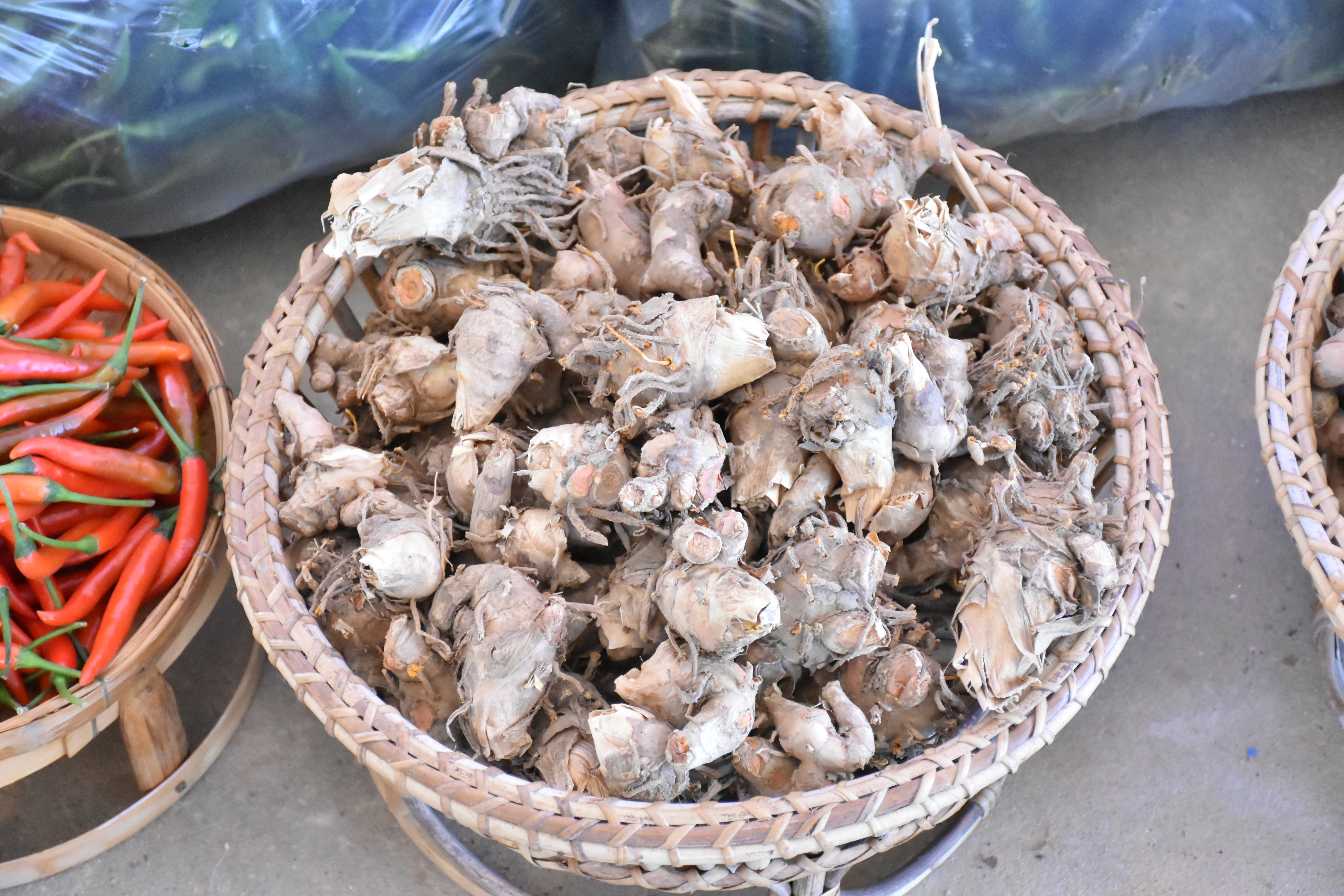 title - ผู้ตรวจราชการกระทรวงเกษตรและสหกรณ์ เขตตรวจราชการที่ 14 (นางสุวรรณี ศรีสุวรรณ์) และคณะผู้ตรวจราชการกรม ลงพื้นที่ตรวจติดตามนโยบายยกระดับสินค้าเกษตรและบริการมูลค่าสูง การพัฒนาสินค้าเกษตรมูลค่าสูง โครงการส่งเสริมและพัฒนาสินค้าเกษตรชีวภาพ (สมุนไพร) ณ แปลงใหญ่สมุนไพร หมู่ 10 บ้านห้วยร่องคำ ตำบลกุดปลาดุก อำเภอเมืองอำนาจเจริญ จังหวัดอำนาจเจริญ